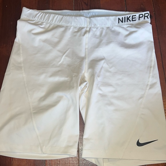 Nike Pros - Picture 1 of 5